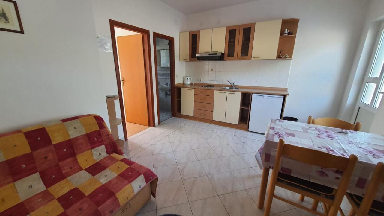 Apartments Irena Божава Экстерьер фото