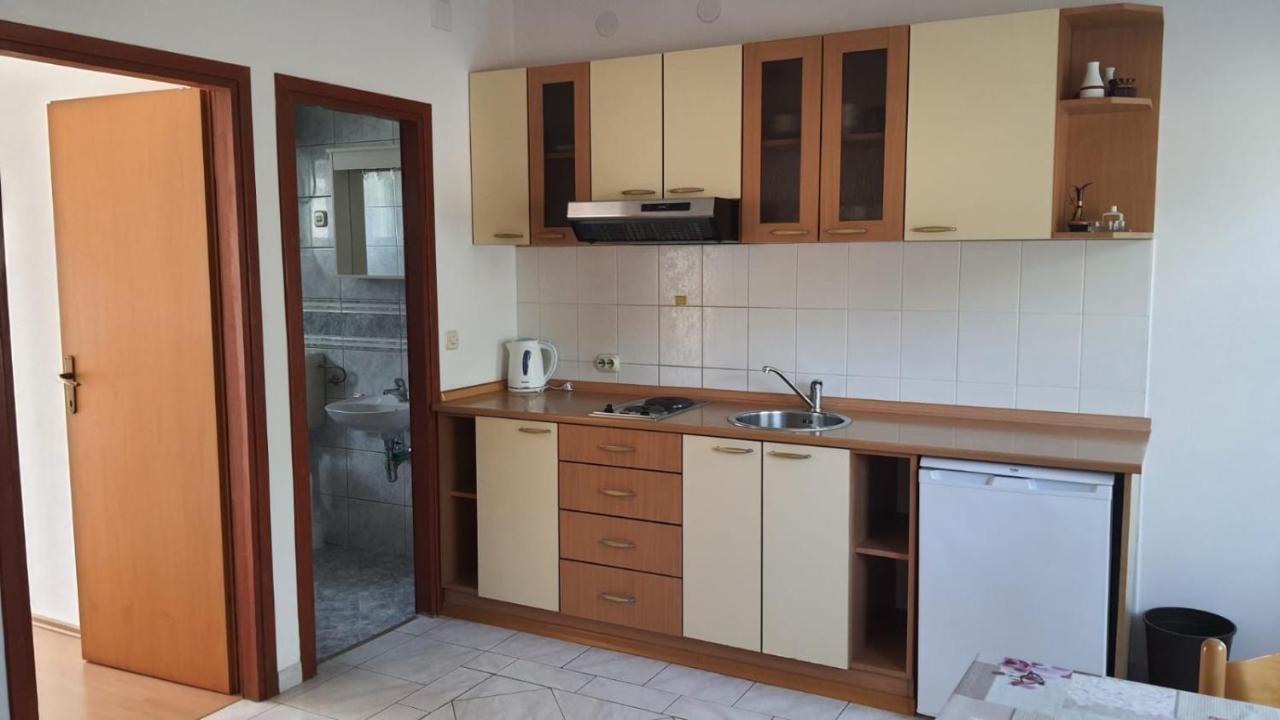 Apartments Irena Божава Экстерьер фото