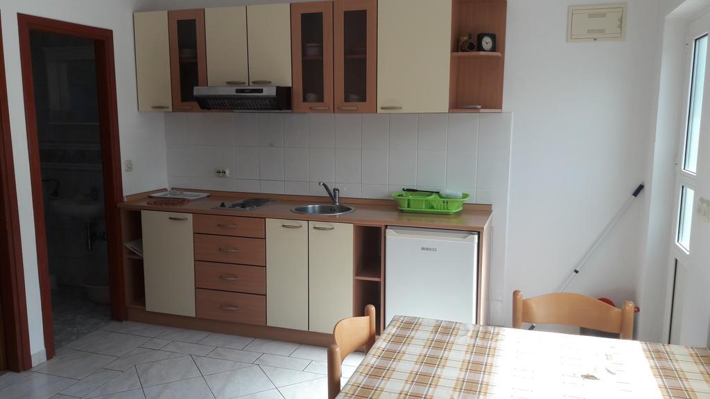 Apartments Irena Божава Экстерьер фото